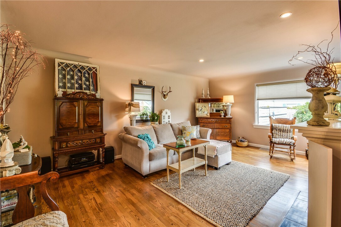 Property Photo: 1324 S 12th St WA 98274