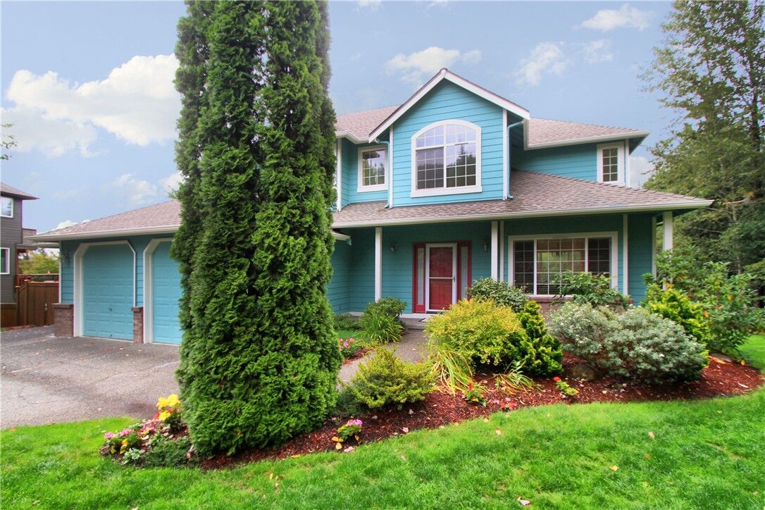 Property Photo:  1457 SW 10th St  WA 98045 