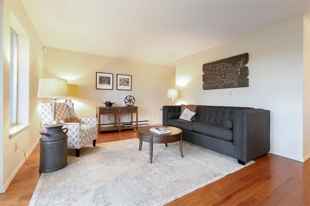 Property Photo: 1015 W Nickerson St 111 WA 98119