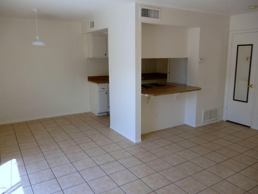 Property Photo:  600 S Dobson Road 39  AZ 85202 