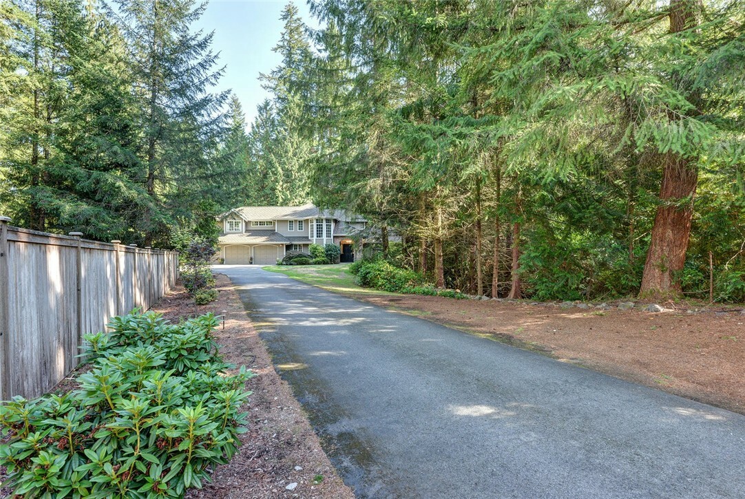 Property Photo:  26629 SE 31st St  WA 98075 