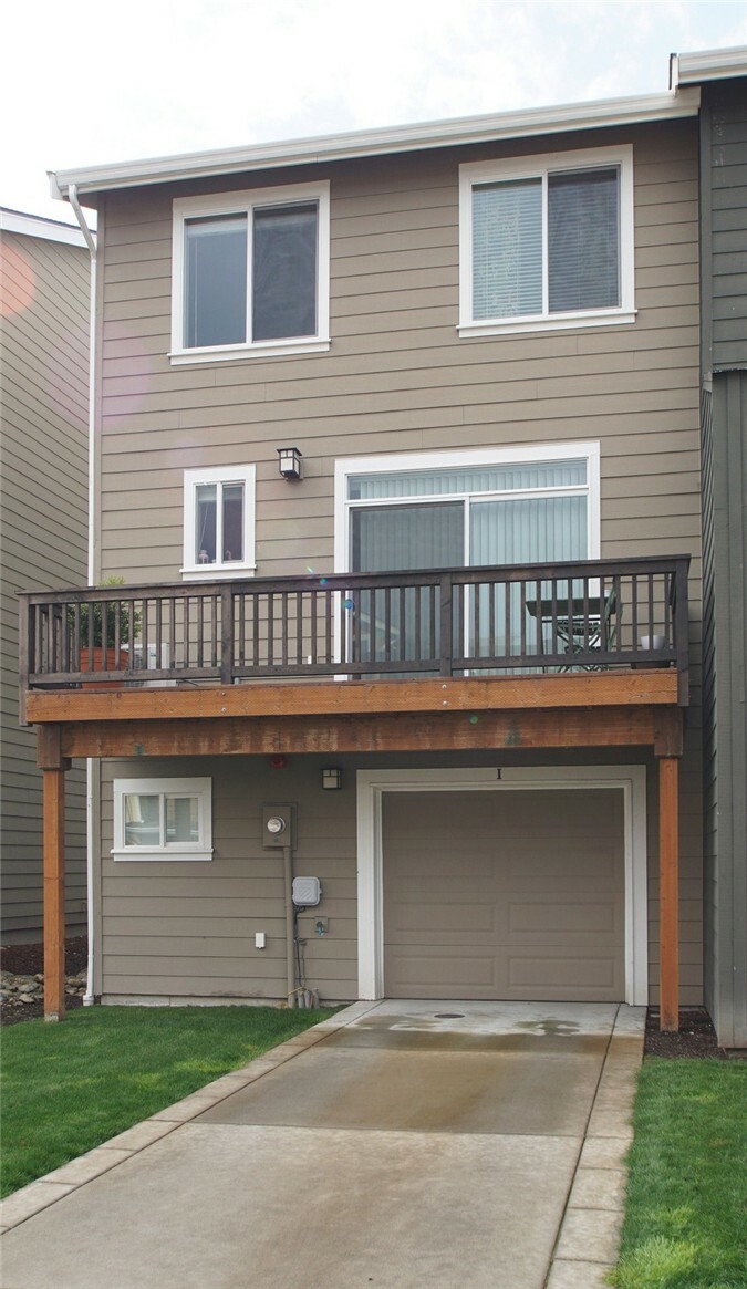 Property Photo:  17408 118th Av Ct E I  WA 98374 