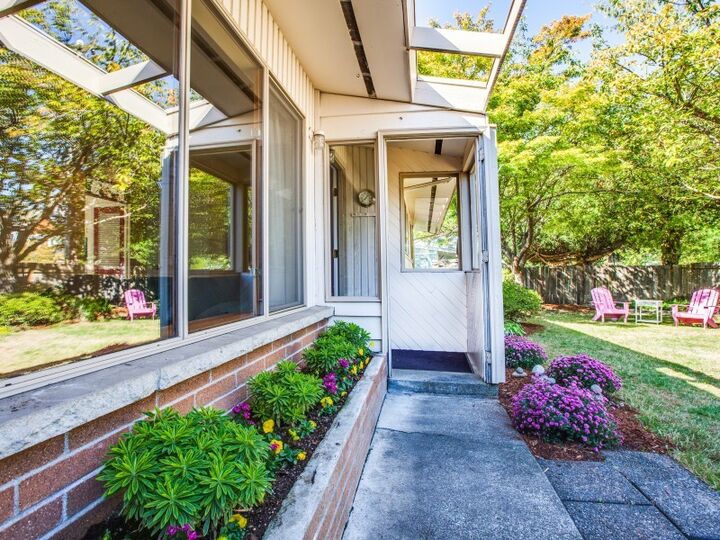 Property Photo:  12851 NE 95th St  WA 98033 
