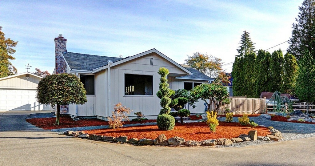 Property Photo:  524 NE 174th St  WA 98155 