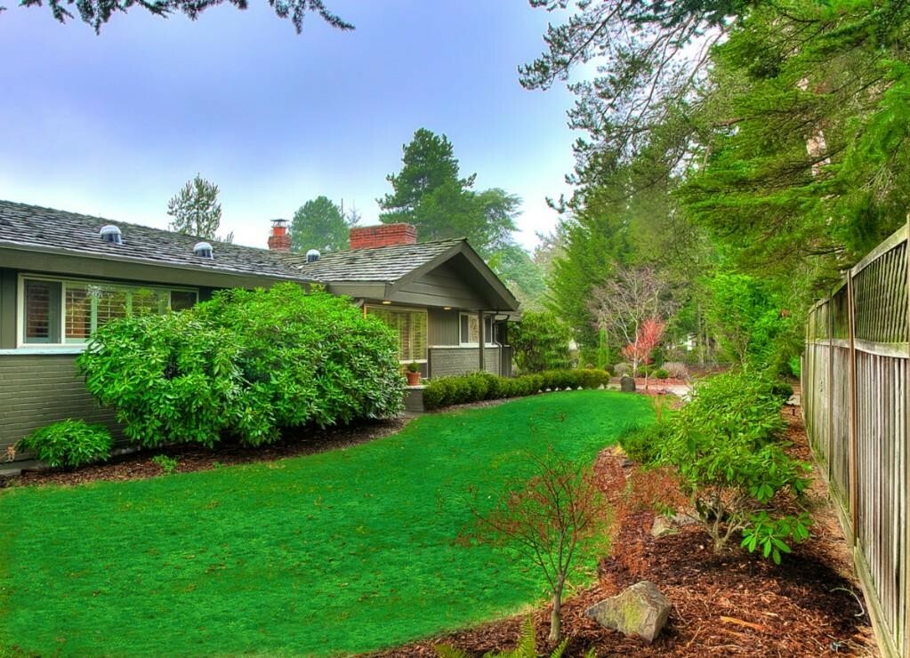 Property Photo:  2831 Hunts Point Rd  WA 98004 