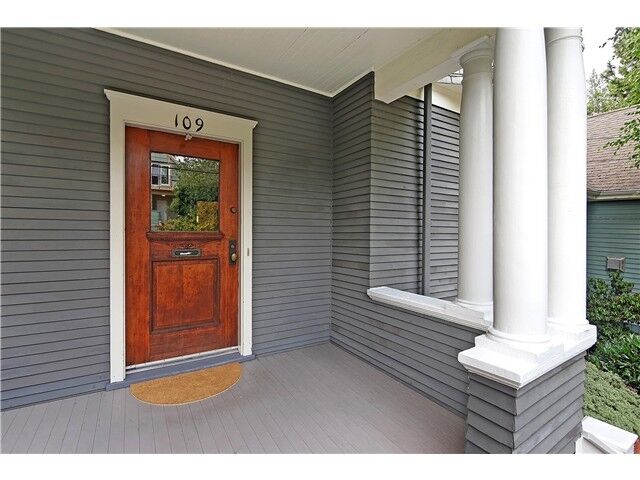 Property Photo:  109 11th Ave E  WA 98102 