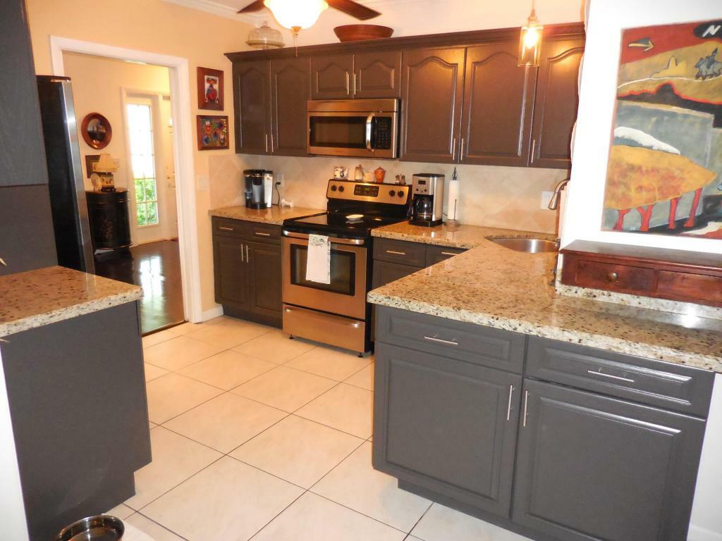 Property Photo:  884 NW 7th Street  FL 33486 