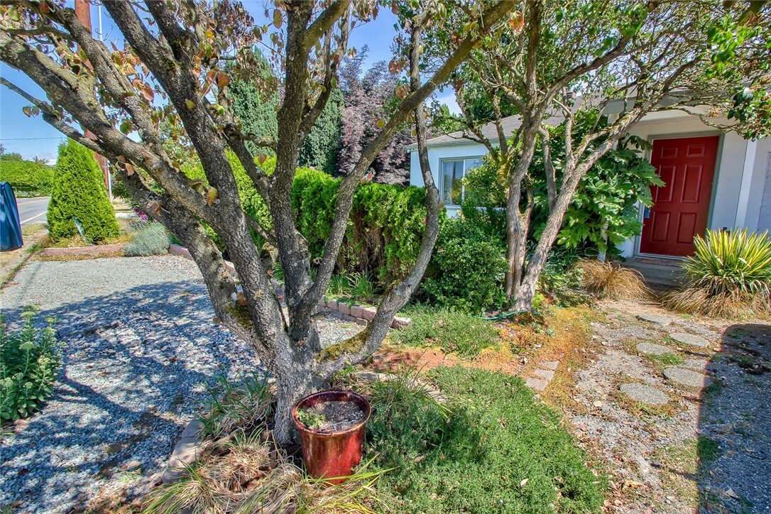 Property Photo: 17360 Bennett Rd WA 98273