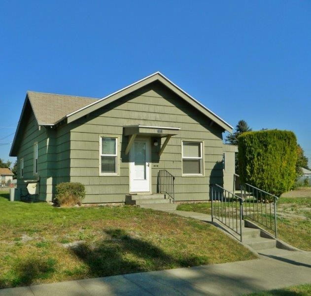 Property Photo: 1411 E Queen Ave WA 99207
