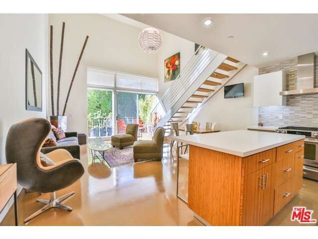 Property Photo:  123 N Kings Rd 12  CA 90048 