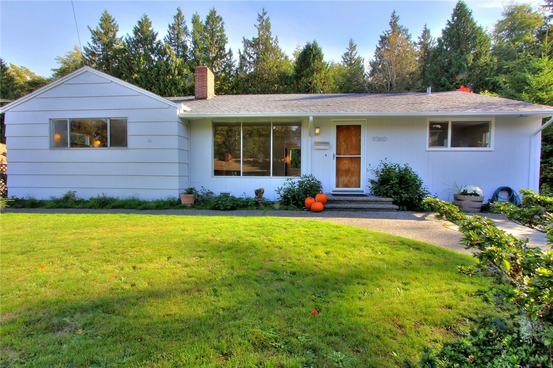 Property Photo:  9360 Forest Ct SW  WA 98136 