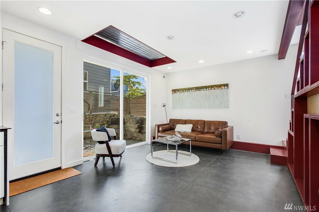 Property Photo: 1409 E Fir St B WA 98122