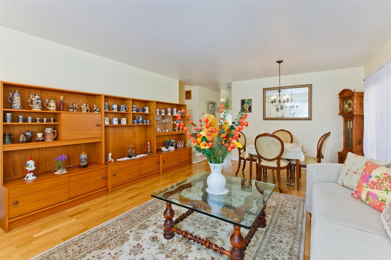 Property Photo:  325 Spring Canyon Way  CA 92057 