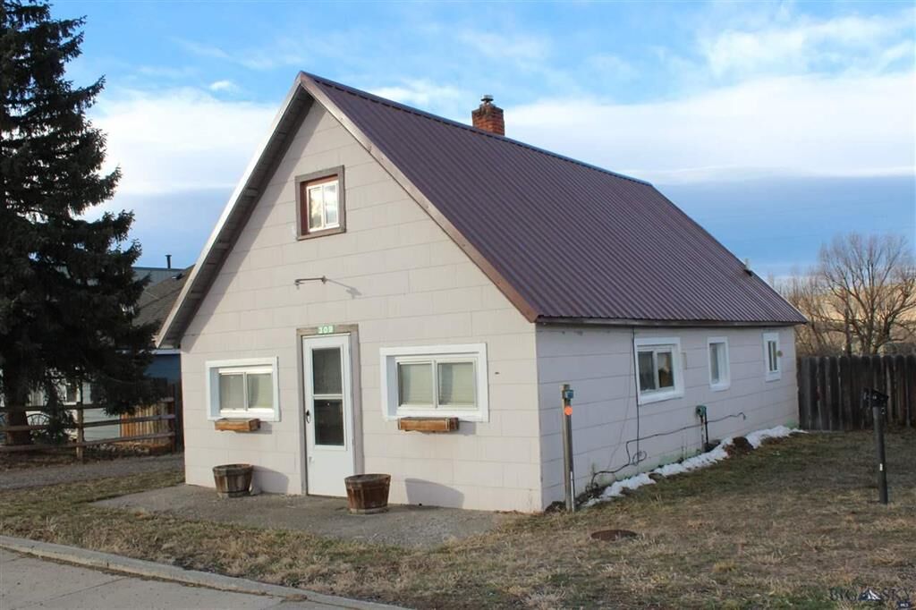 Property Photo:  309 First Ave N Highway  MT 59018 