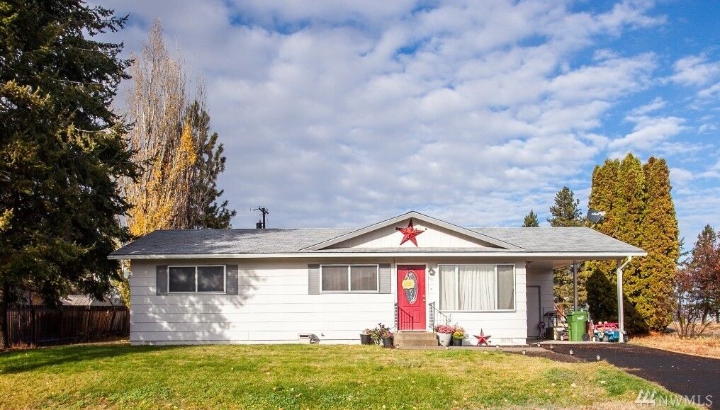 Property Photo:  101 W Poplar St  WA 98858 