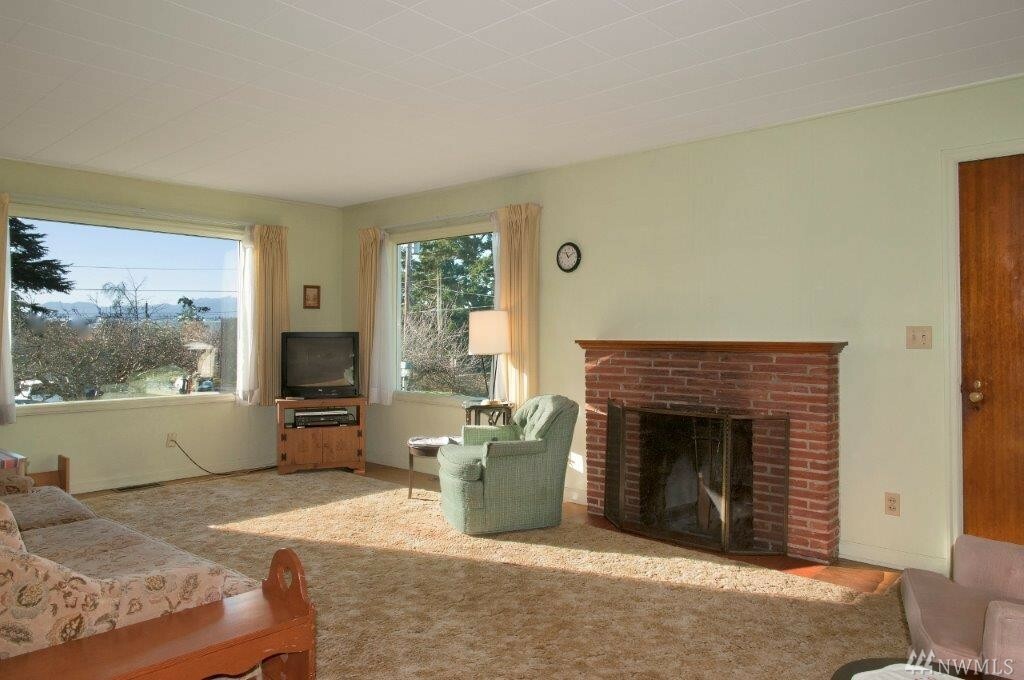 Property Photo:  1312 Cherry St  WA 98368 