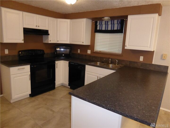 Property Photo:  2712 Valencia St  WA 98226 