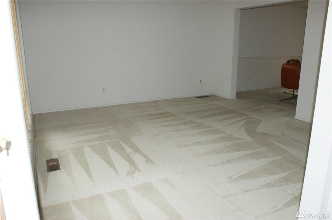 Property Photo: 6912 115th Place SE WA 98056