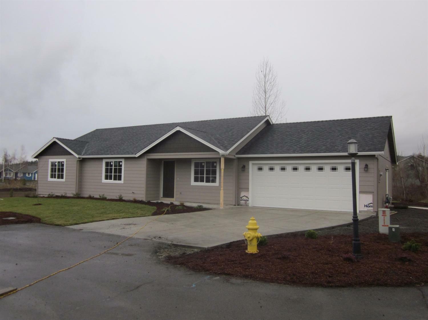 Property Photo: 142 Dianne Way OR 97524