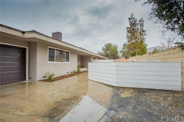 Property Photo: 233 W Blaine Street CA 92507