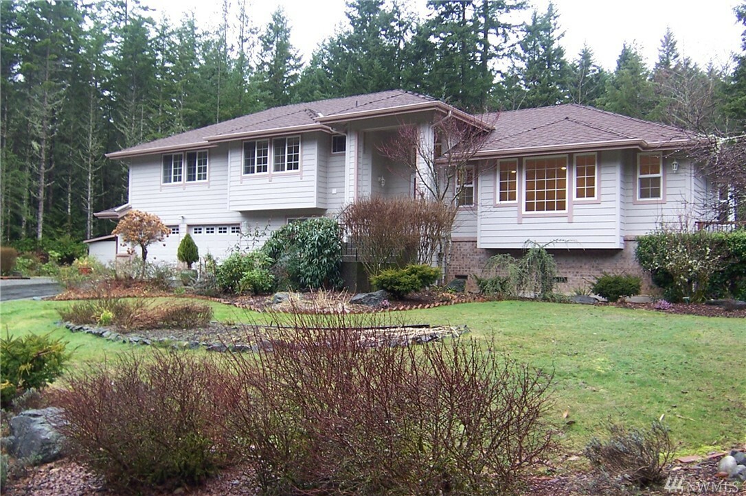 Property Photo:  1063 SW Depot Ct  WA 98367 