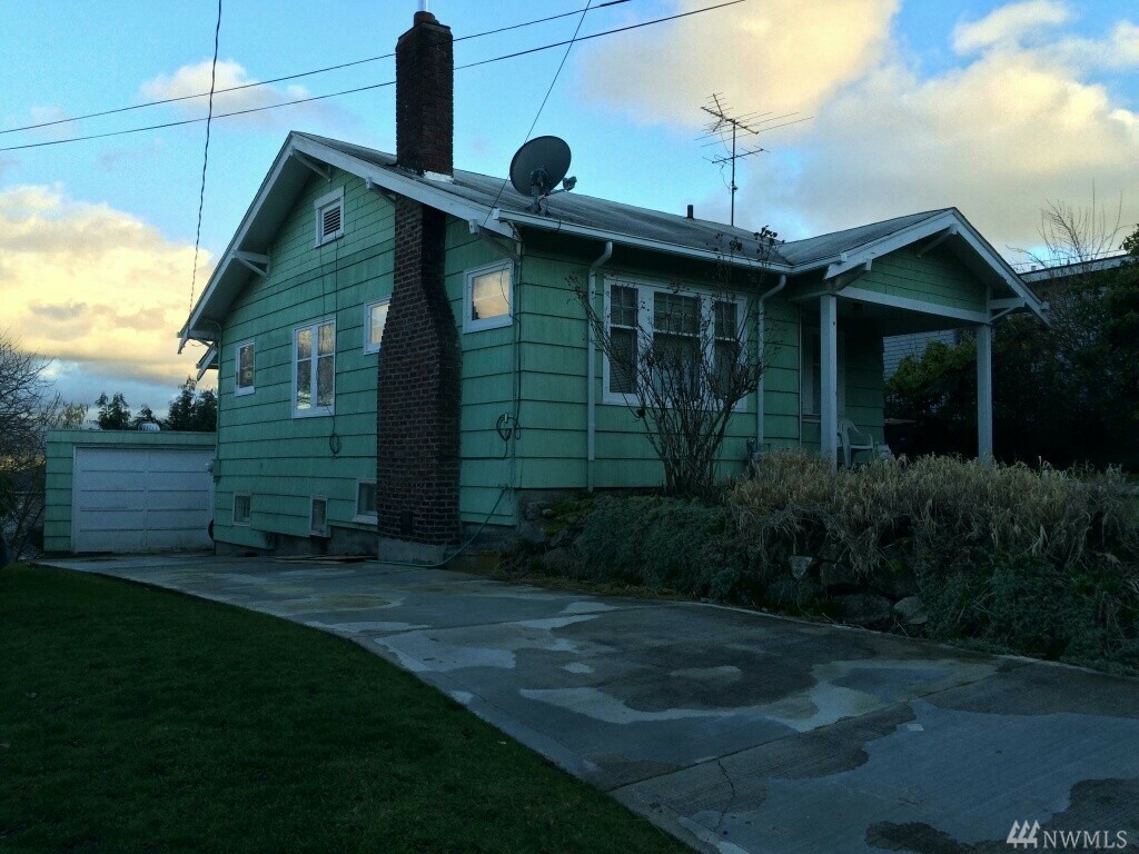 Property Photo:  9814 63rd Ave S  WA 98118 