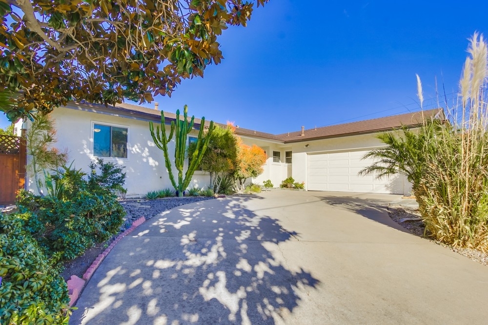 Property Photo: 6152 Capri Dr CA 92120