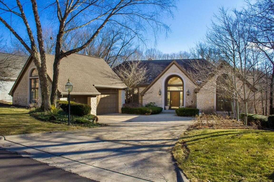 Property Photo: 125 Lake Bluff Drive OH 43235