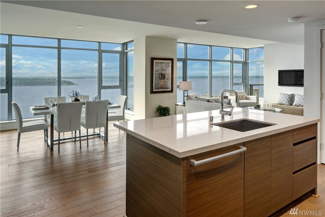 Property Photo: 588 Bell St 3806S WA 98121