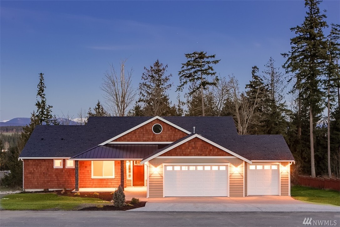 Property Photo: 786 Upper Valley Wy WA 98282