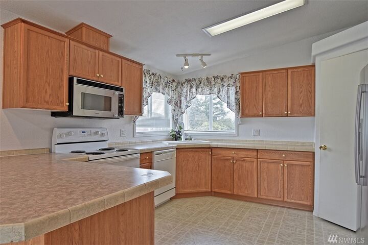 Property Photo: 908 121st St SW WA 98204