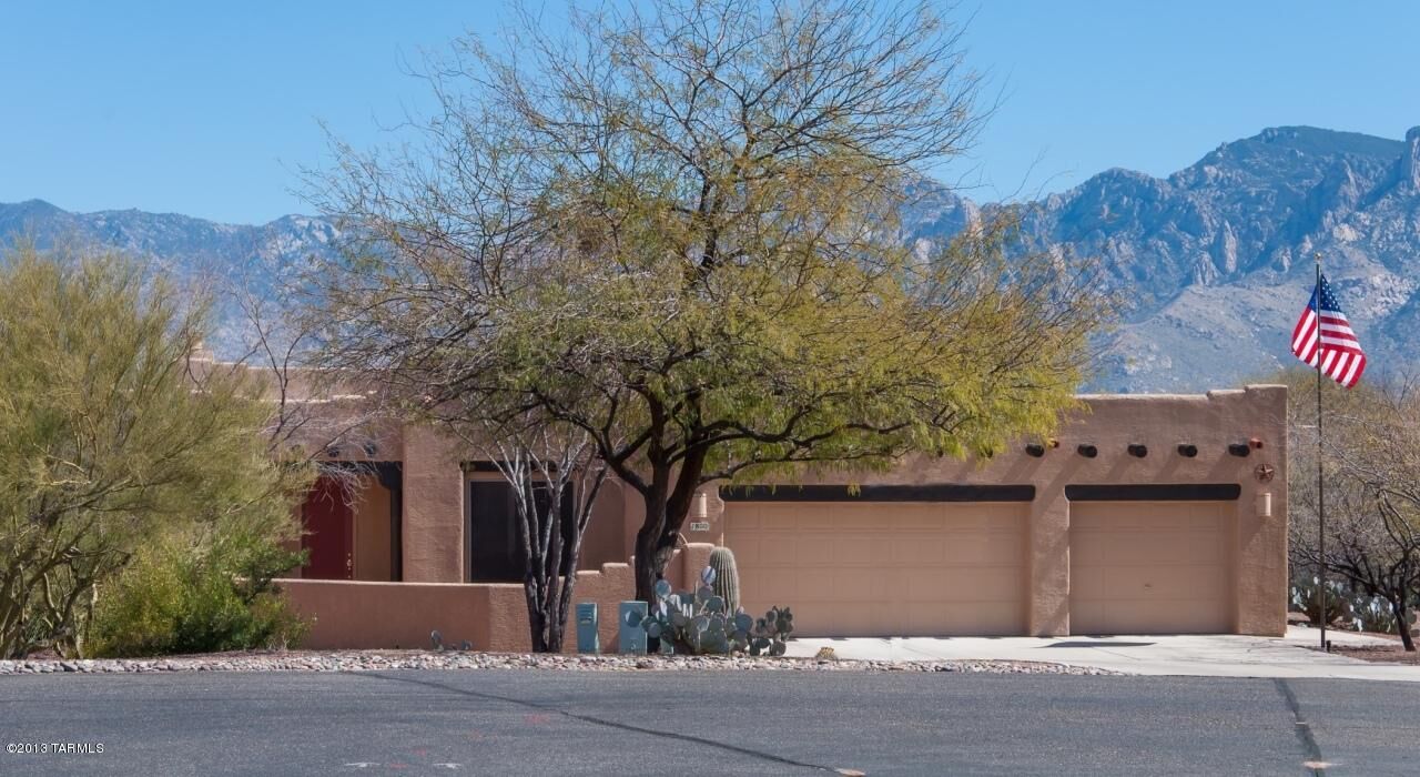 Property Photo:  1800 W La Tanya Place  AZ 85737 
