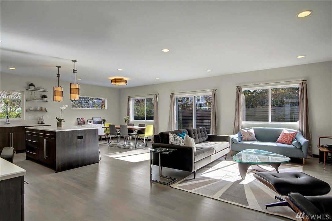 Property Photo: 9020 2nd Ave NE WA 98115