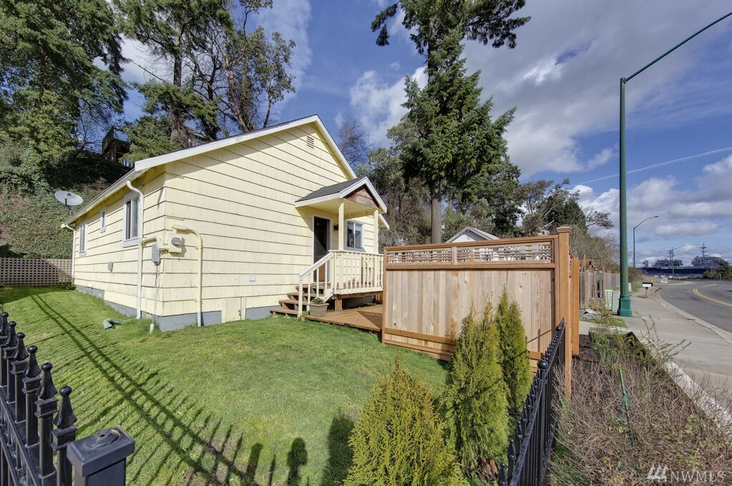 Property Photo:  1609 Charleston Beach Rd W  WA 98312 