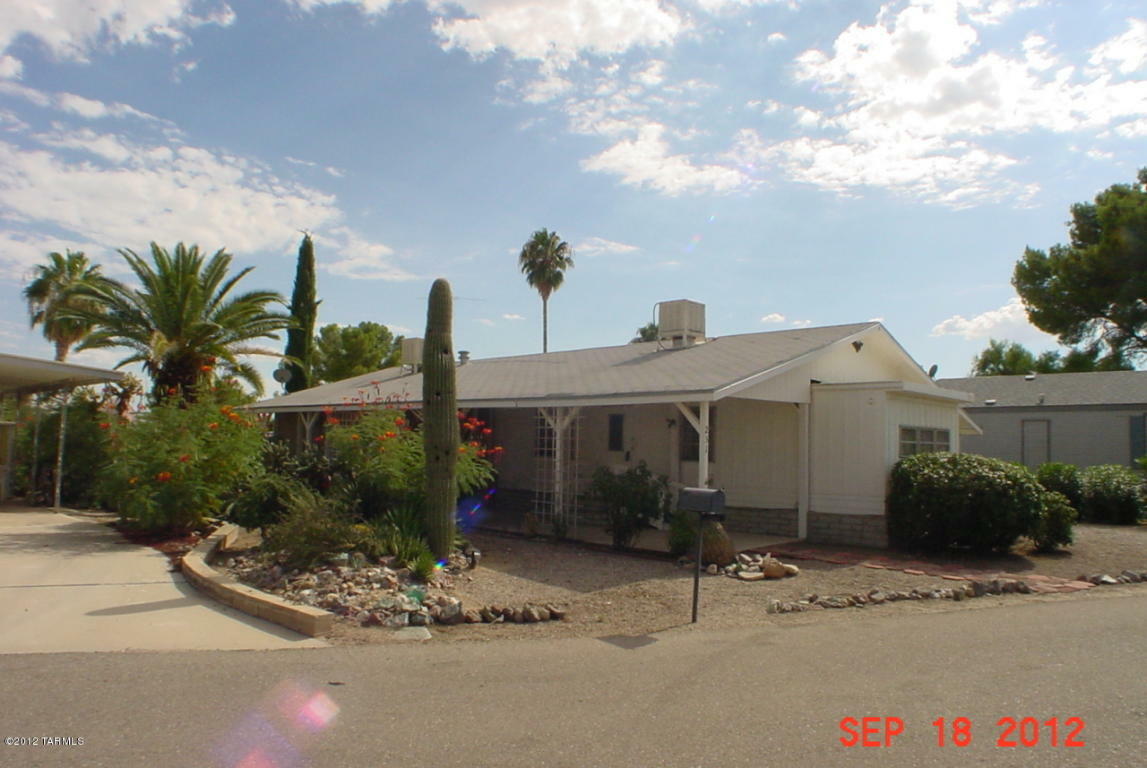 Property Photo:  231 W Weisshorn Street  AZ 85737 