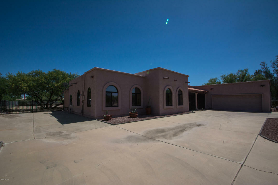 Property Photo: 5429 S Midvale Avenue AZ 85746