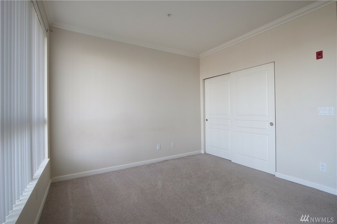 Property Photo:  225 Logan Avenue S 245  WA 98055 