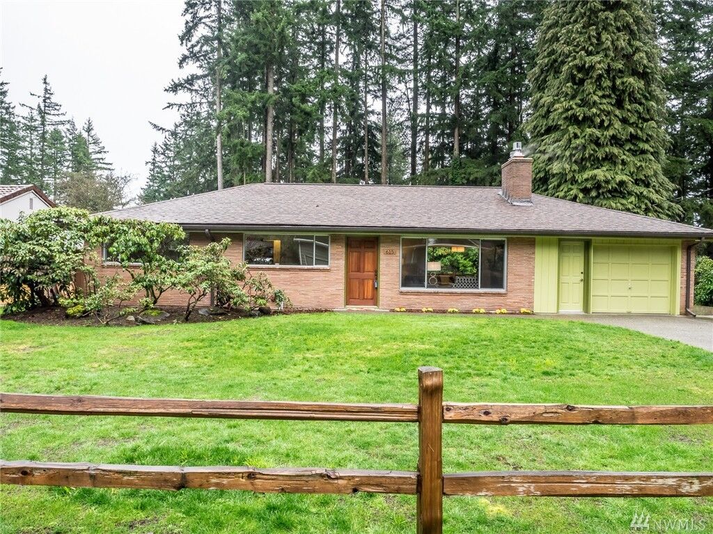 Property Photo:  615 N 180th St  WA 98133 