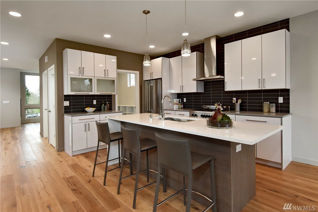 Property Photo: 1350 S Bennett St WA 98108