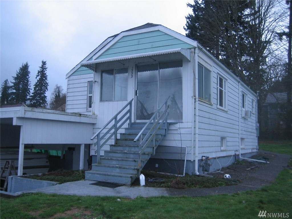 Property Photo:  1723 Snyder Ave  WA 98312 