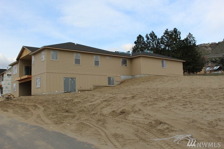 Property Photo: 277 23rd St NE WA 98802