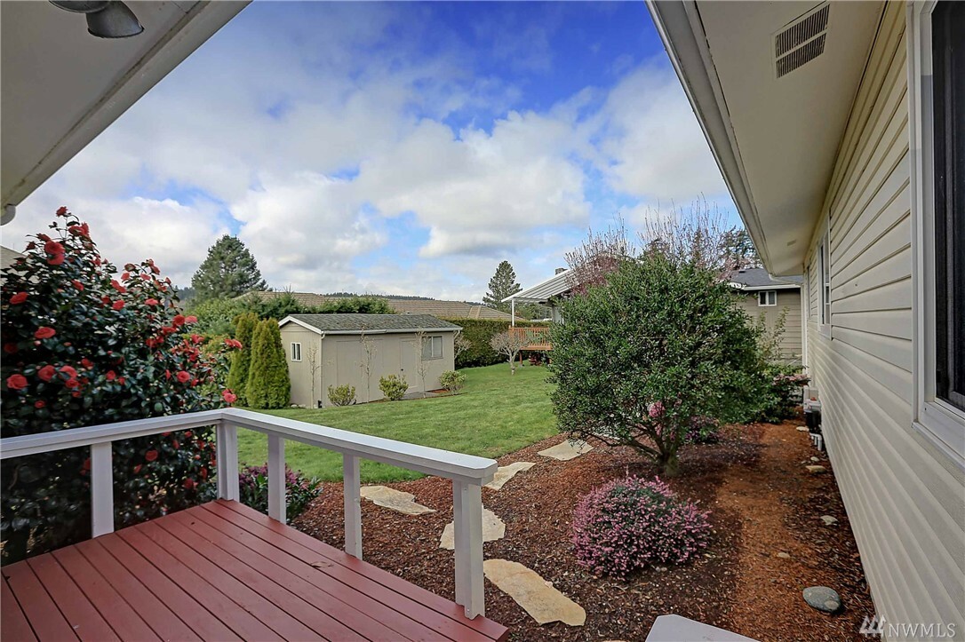 Property Photo:  335 Mackenzie Dr  WA 98282 