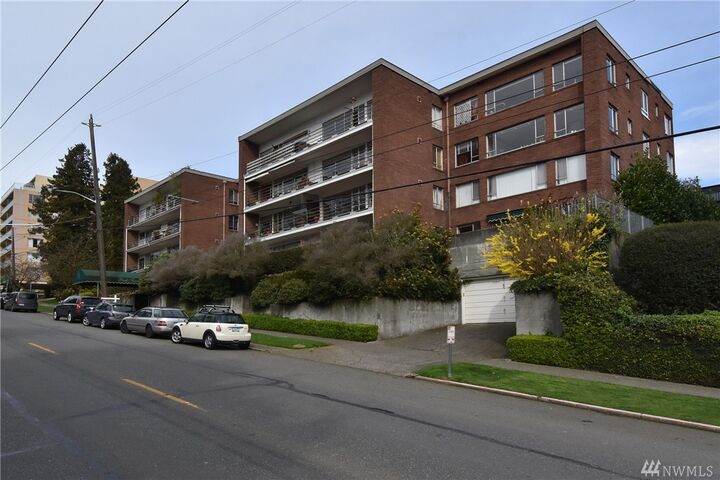 530 W Olympic Place 304  Seattle WA 98119 photo