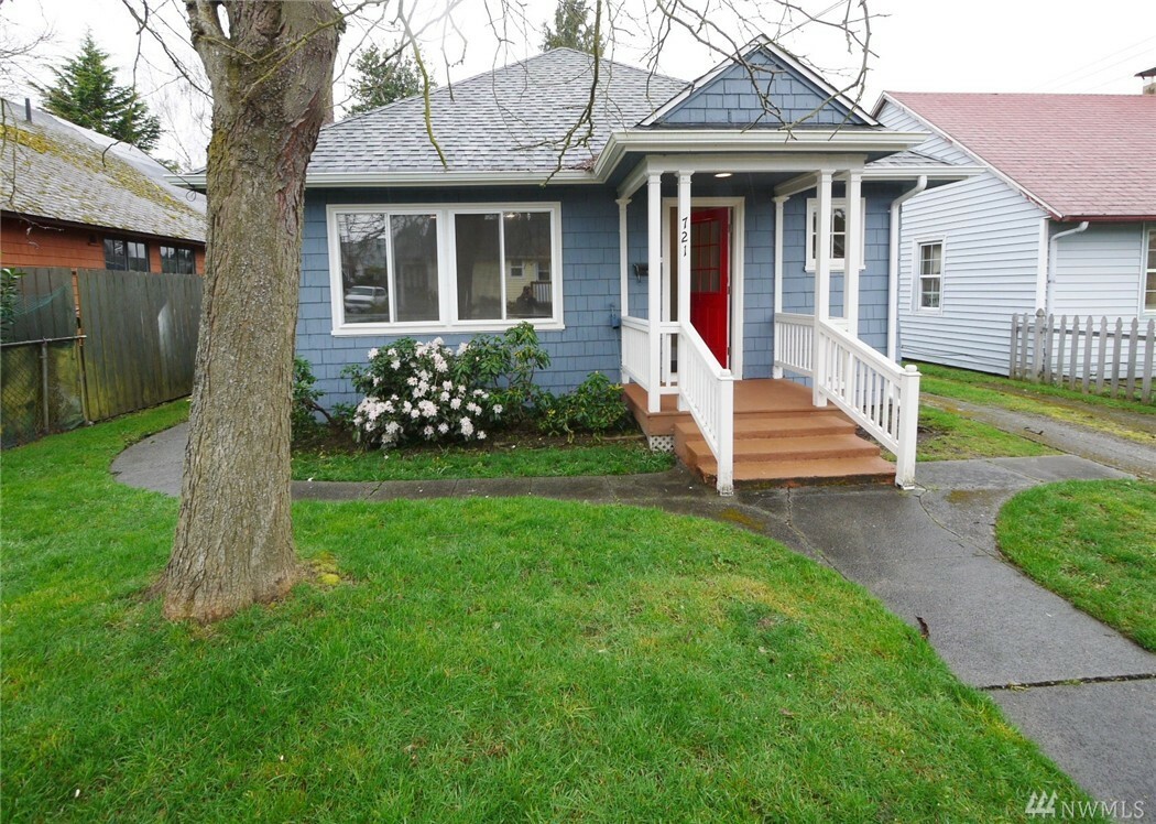 Property Photo:  721 McKenzie Ave  WA 98337 