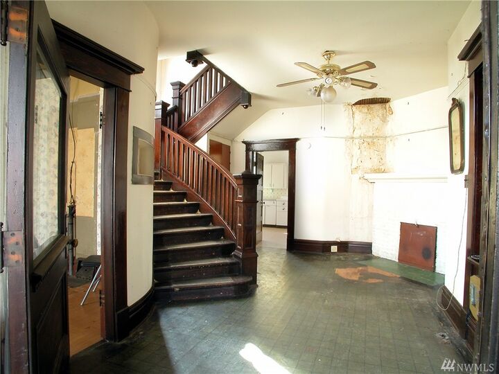 Property Photo:  111 Central Ave  WA 98225 