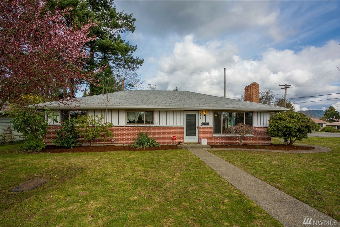 Property Photo:  3414 NE 11th Place  WA 98056 