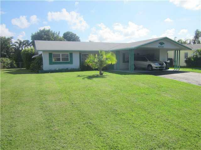 Property Photo: 4358 Daffodil Circle FL 33410