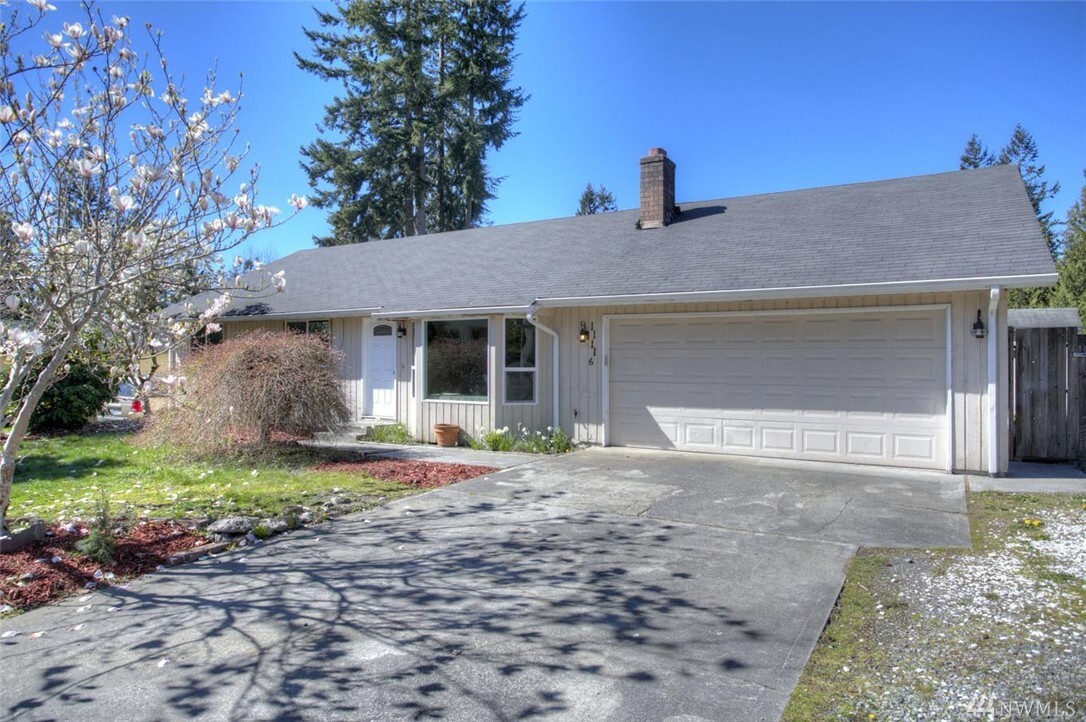 Property Photo: 11116 31st Ave SE WA 98208