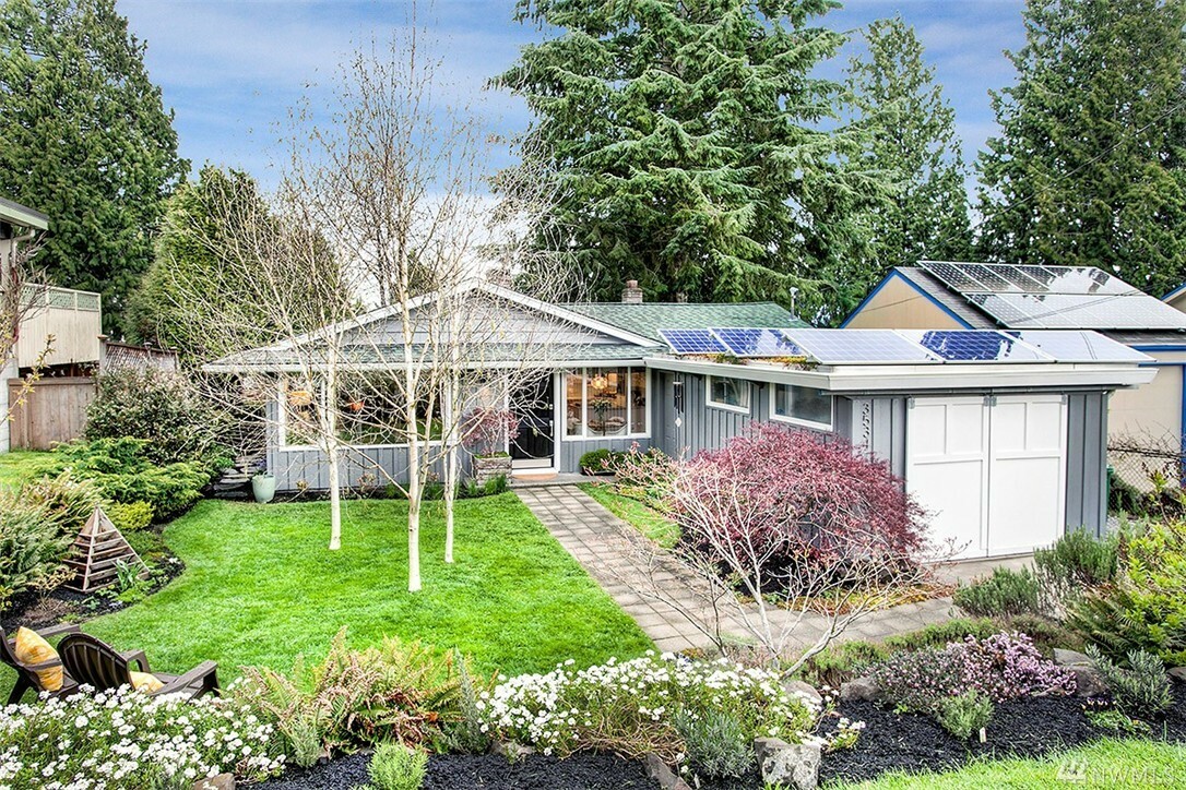 Property Photo:  3534 NE 90th St  WA 98115 