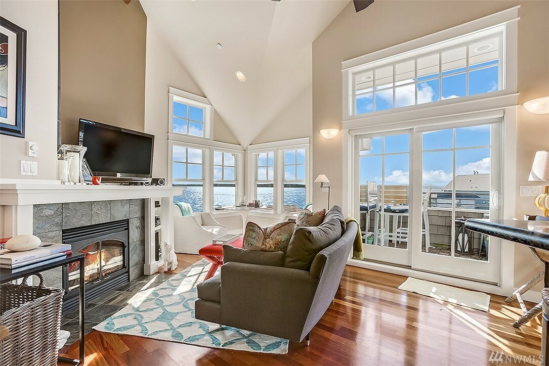 Property Photo: 3216 Alki Ave SW A WA 98116